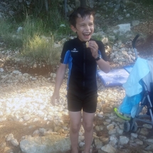 Liam en palmes rigole en Croatie