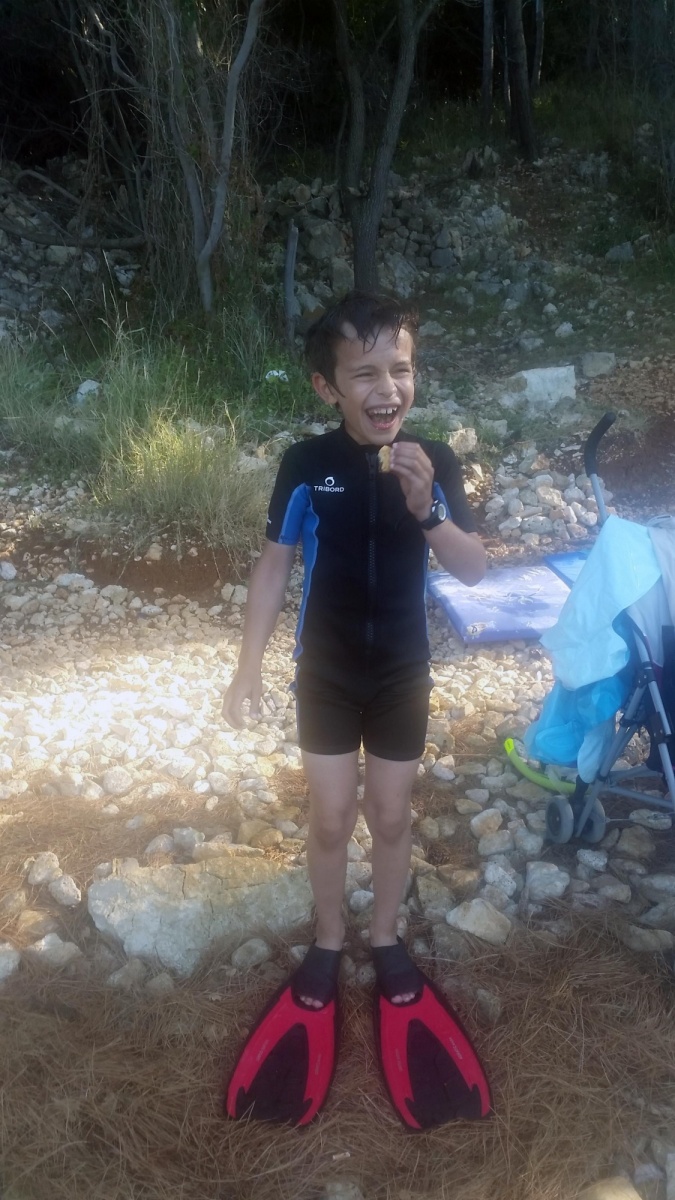 Liam en palmes rigole en Croatie