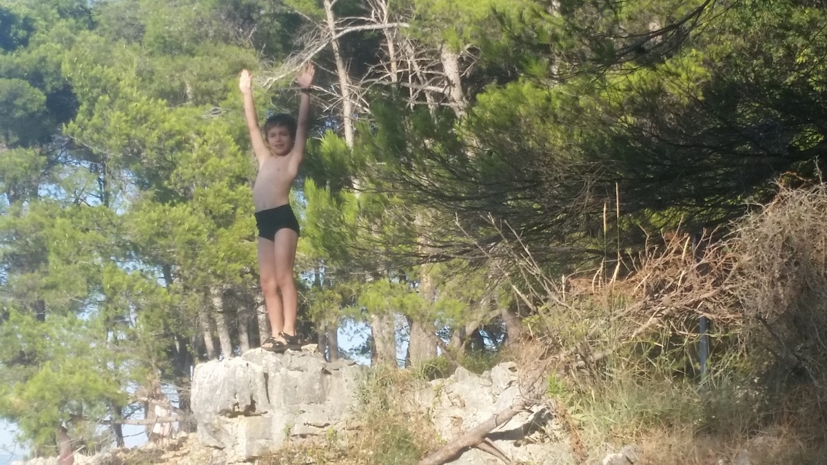Liam les mains en l'air