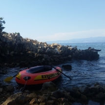 Bateau de Liam dans notre crique en Croatie