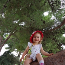 Petite Léonie très souriante