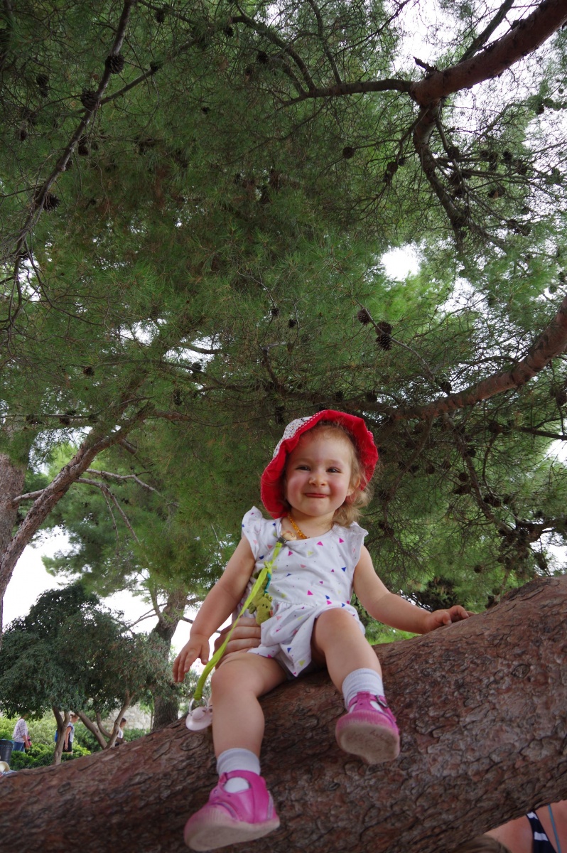 Petite Léonie très souriante