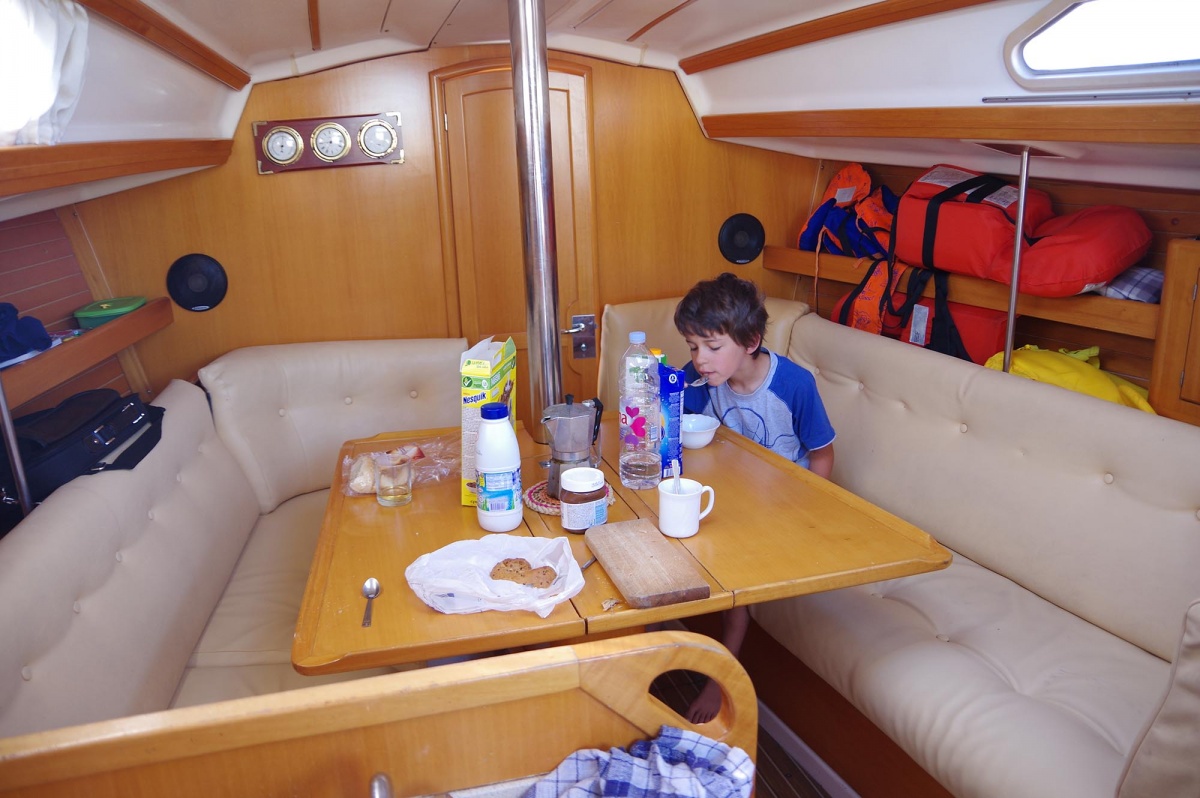petit déjeuner dans notre bateau