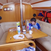 petit déjeuner dans notre bateau