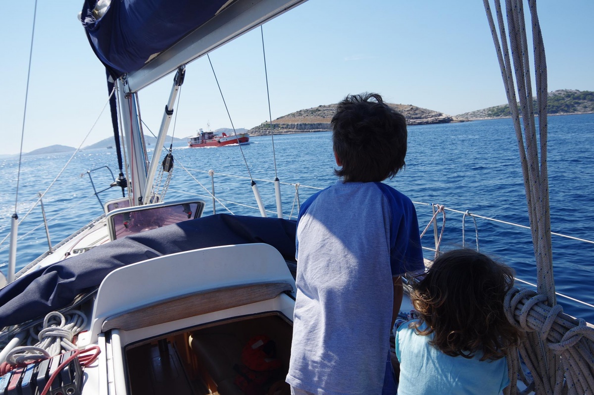 on croise un autre bateau