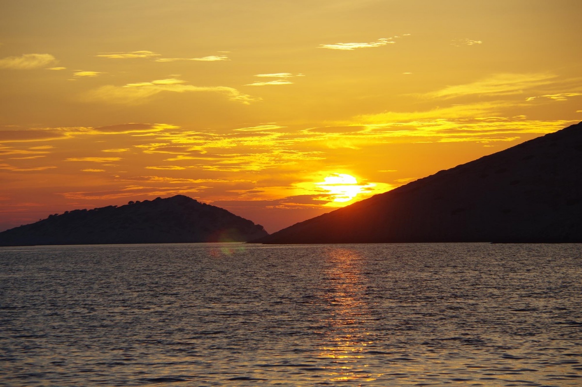 coucher de soleil sur voilier