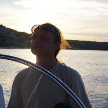 Capitaine Mathieu avec lunettes de soleil de jess
