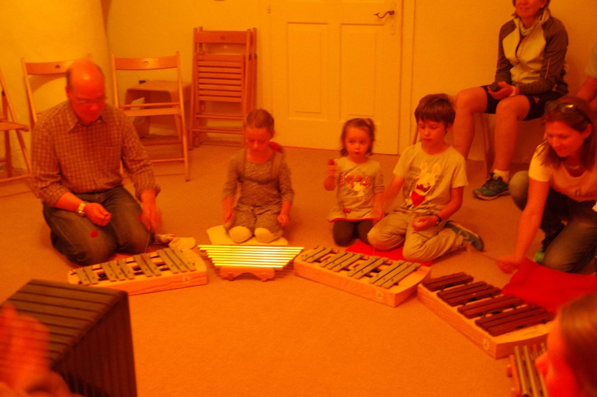 La pièce avec les instruments de musique