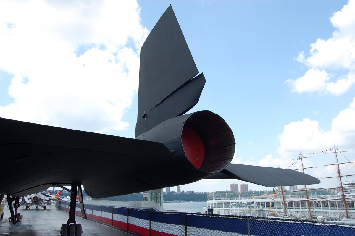 le Blackbird A12 (chasseur plus rapide du monde en son temps))