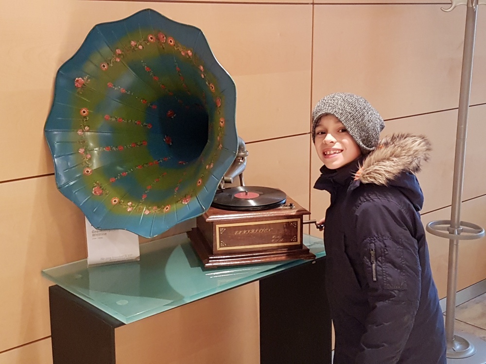 Dans le salle d'attente de RTL, quelques photos souvenir!