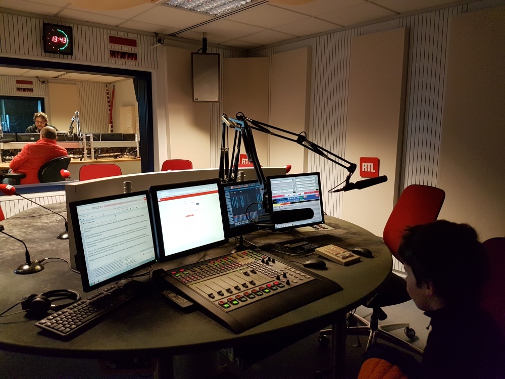 Voilà à quoi ressemble un studio de radio